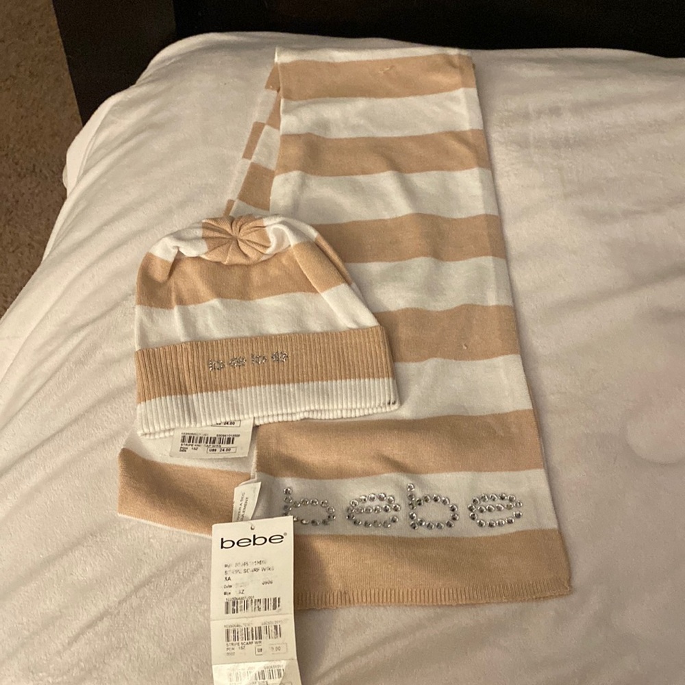 NWT! BEBE‎ Beanie/Scarf Set!